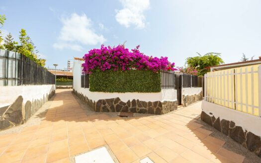 Bungalow Esquinero Reformado con Privacidad y Dos Terrazas – Playa del Inglés