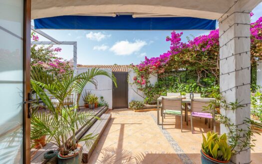 Bungalow Esquinero Reformado con Privacidad y Dos Terrazas – Playa del Inglés