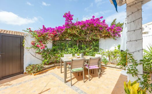 Bungalow Esquinero Reformado con Privacidad y Dos Terrazas – Playa del Inglés