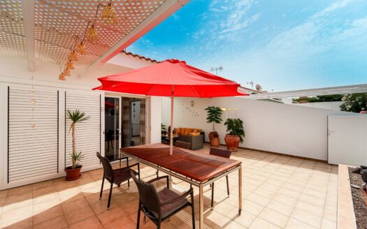 Attraktives Bungalow mit Dachterrasse in einer gepflegten Anlage mit Pool