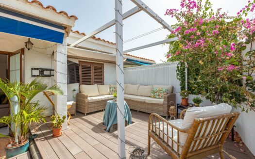 Bungalow Esquinero Reformado con Privacidad y Dos Terrazas – Playa del Inglés