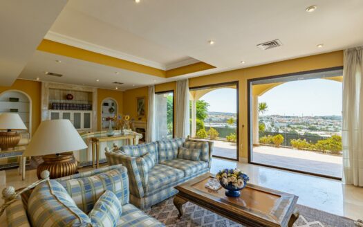 Villa en Sonnenland en venta en primera línea con vistas impresionantes