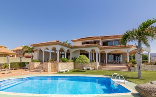 Villa en Sonnenland en venta en primera línea con vistas impresionantes
