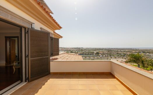 Villa en Sonnenland en venta en primera línea con vistas impresionantes