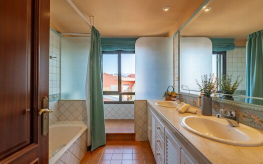 Villa en Sonnenland en venta en primera línea con vistas impresionantes