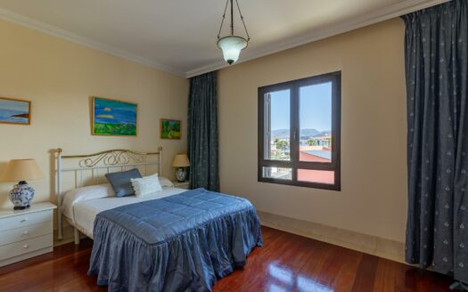 Villa en Sonnenland en venta en primera línea con vistas impresionantes