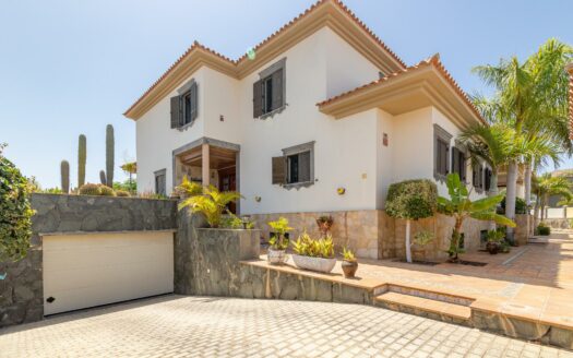 Villa en Sonnenland en venta en primera línea con vistas impresionantes