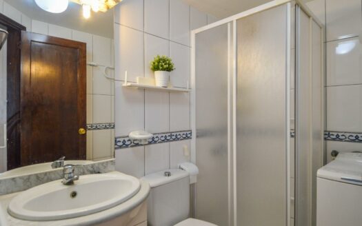 ¡Doble Oportunidad: Dos Apartamentos con Vistas al Mar para un Proyecto Único!