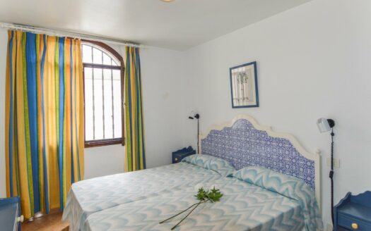 ¡Doble Oportunidad: Dos Apartamentos con Vistas al Mar para un Proyecto Único!