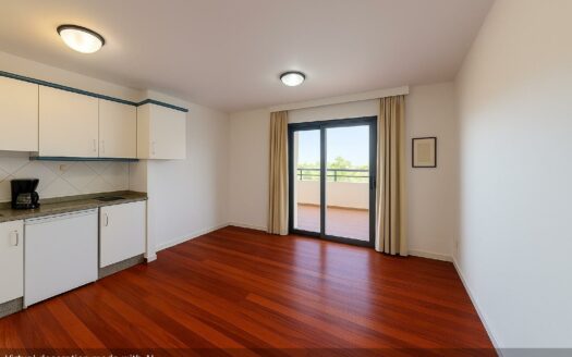 ¡Doble Oportunidad: Dos Apartamentos con Vistas al Mar para un Proyecto Único!