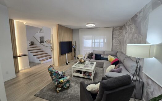 Semi-Detached Chalet in El Doral – Sonnenland