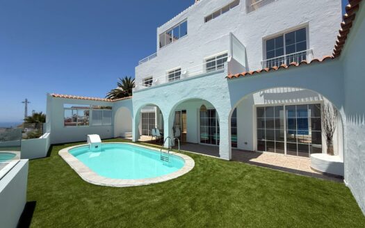 Doppelhaus-Chalet mit privatem Pool in Montaña la Data