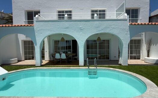 Doppelhaus-Chalet mit privatem Pool in Montaña la Data