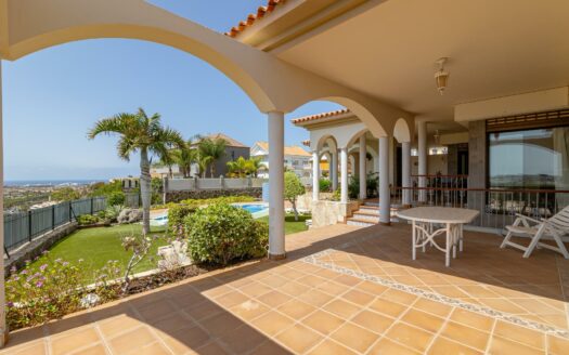 Villa in first line in Sonnenland with breathtaking views for sale