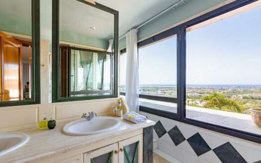 Villa in first line in Sonnenland with breathtaking views for sale