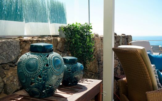 Vistas panorámicas que emocionan – piscina climatizada y posibilidad de licencia VV