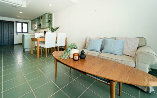 Vistas panorámicas que emocionan – piscina climatizada y posibilidad de licencia VV