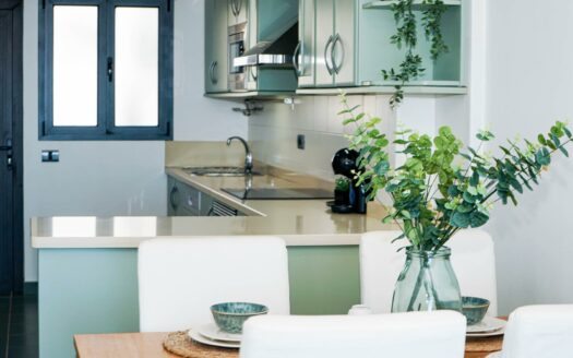 Vistas panorámicas que emocionan – piscina climatizada y posibilidad de licencia VV