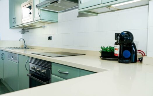 Vistas panorámicas que emocionan – piscina climatizada y posibilidad de licencia VV