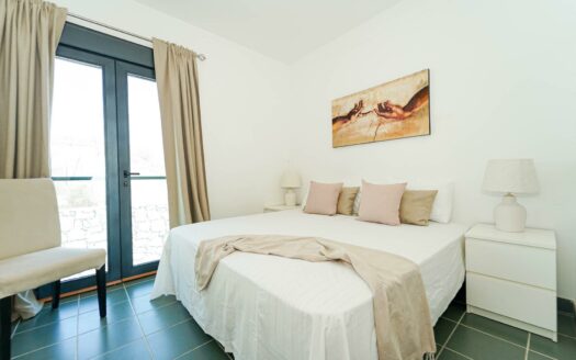 Vistas panorámicas que emocionan – piscina climatizada y posibilidad de licencia VV