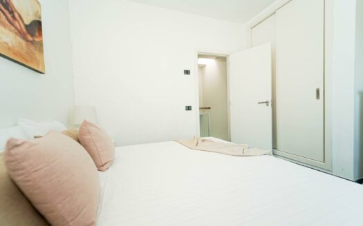 Vistas panorámicas que emocionan – piscina climatizada y posibilidad de licencia VV