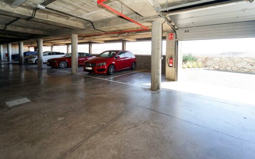 Vistas panorámicas que emocionan – piscina climatizada y posibilidad de licencia VV