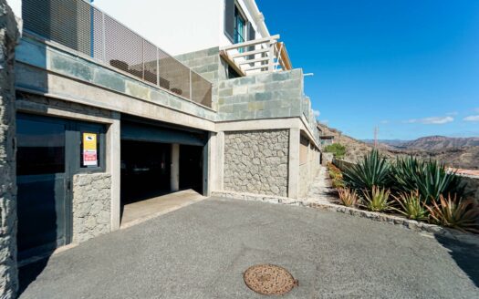 Vistas panorámicas que emocionan – piscina climatizada y posibilidad de licencia VV