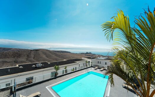 Vistas panorámicas que emocionan – piscina climatizada y posibilidad de licencia VV