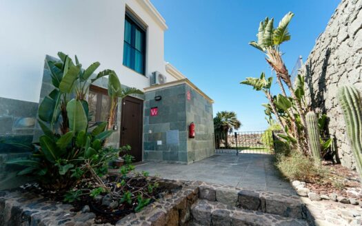 Vistas panorámicas que emocionan – piscina climatizada y posibilidad de licencia VV