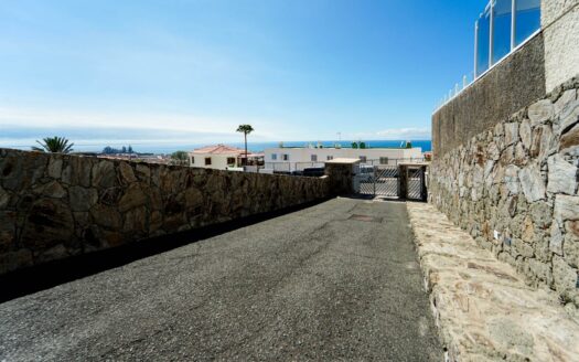 Vistas panorámicas que emocionan – piscina climatizada y posibilidad de licencia VV