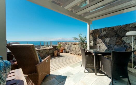 Vistas panorámicas que emocionan – piscina climatizada y posibilidad de licencia VV