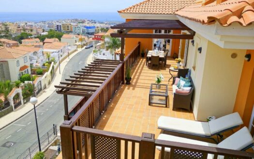LUXURIOUS PENTHOUSE OF TOTAL 250 M2 WITH 3 BEDROOMS AND SEA VIEWS IN MONTE CARRERA, LOWER LOMA DOS