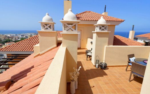 LUXURIOUS PENTHOUSE OF TOTAL 250 M2 WITH 3 BEDROOMS AND SEA VIEWS IN MONTE CARRERA, LOWER LOMA DOS
