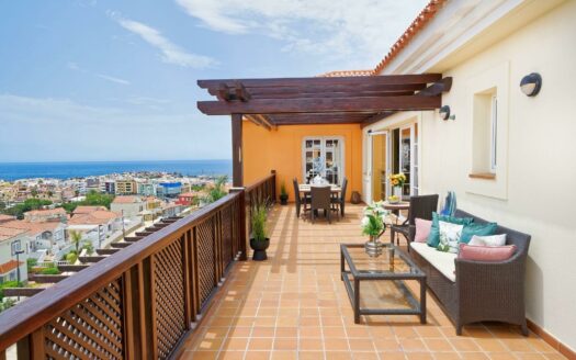 LUXURIOUS PENTHOUSE OF TOTAL 250 M2 WITH 3 BEDROOMS AND SEA VIEWS IN MONTE CARRERA, LOWER LOMA DOS
