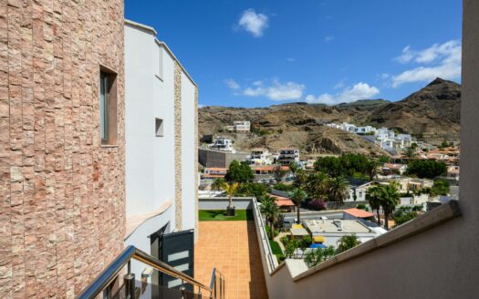 Exclusive Villa with Panoramic Views in Tauro