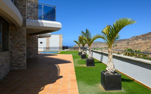 Exclusive Villa with Panoramic Views in Tauro