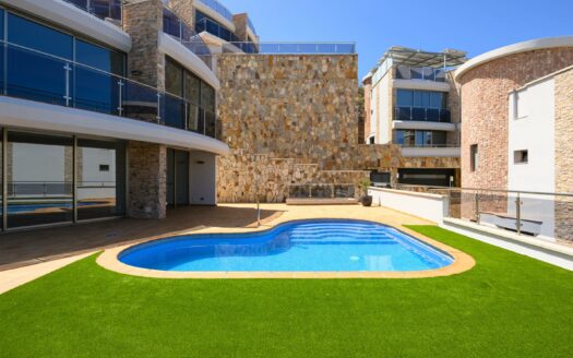 Exclusive Villa with Panoramic Views in Tauro