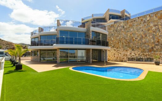 Exclusive Villa with Panoramic Views in Tauro