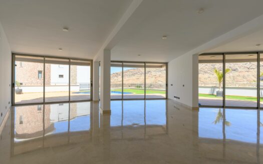 Exclusive Villa with Panoramic Views in Tauro