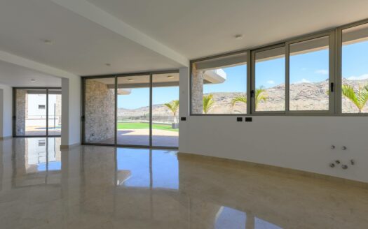 Exclusive Villa with Panoramic Views in Tauro