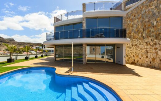 Exclusive Villa with Panoramic Views in Tauro