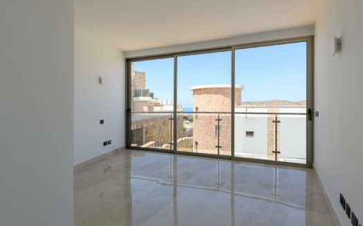 Exclusive Villa with Panoramic Views in Tauro
