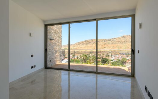 Exclusive Villa with Panoramic Views in Tauro