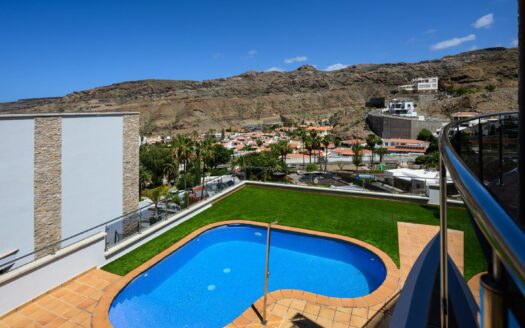 Exclusive Villa with Panoramic Views in Tauro
