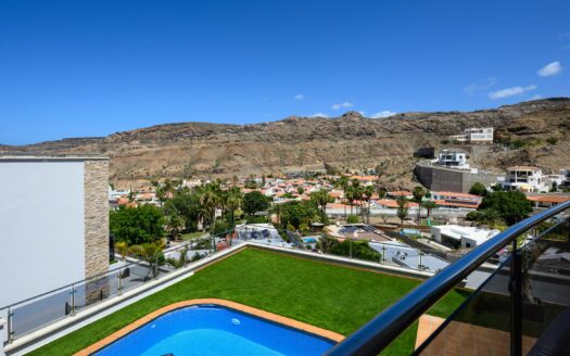 Exclusive Villa with Panoramic Views in Tauro