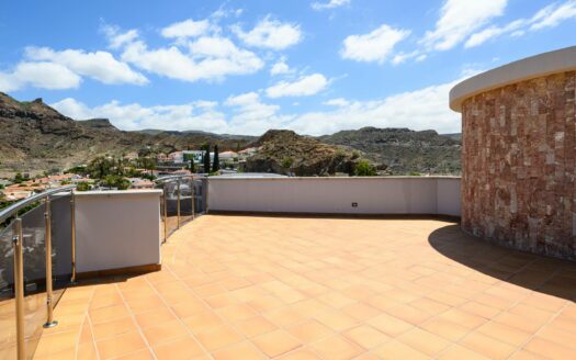Exclusive Villa with Panoramic Views in Tauro
