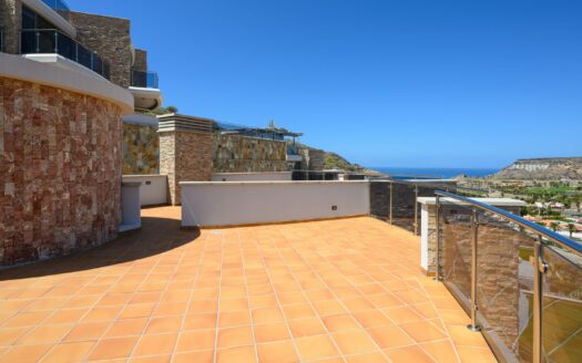 Exclusive Villa with Panoramic Views in Tauro