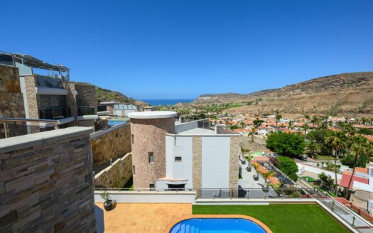 Exclusive Villa with Panoramic Views in Tauro