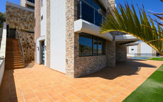 Exclusive Villa with Panoramic Views in Tauro