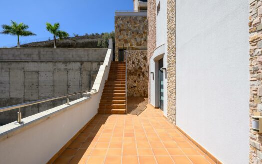 Exclusive Villa with Panoramic Views in Tauro
